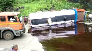 Heavy oil spillage on Highway.... जर रोडवरती तेल सांडले तर..Express way , Mumbai lane, Near Aadoshi
