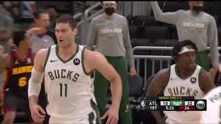 BROOK LOPEZ WITH THE ALLEY-OOP DUNK