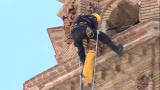 31 07 2017. Bomberos Consorcio Provincial de Málaga Antequera limpian la torre de San Seba