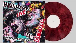 Daryl Hall & John Oates - When Something Is Wrong With My Baby (Live At The Apollo Theater)