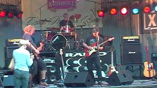Young Wild and Free James Graff singing playing live music concert performance guitar Urmas Voe