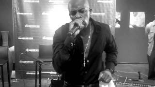 JOE PERFORMS "I WANNA KNOW" IN NYC