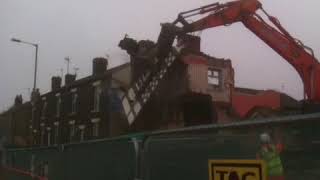 Demolishing the Elm tree pub Sheffield.