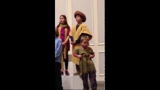 2021 Boy has to pee during Christmas pageant; Dances instead