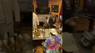Yo Gotti signs Est gee to CMG and gives him $750,000 in the studio.