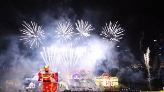 KEREN BANGET  Kembang Api Menyambut Tahun Baru  di China (River Hongbao)