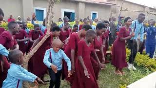 Mbega abana babyina neza weeeee