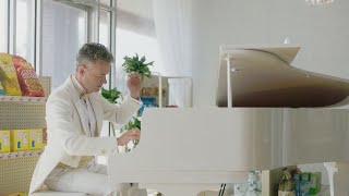 Daniel Solberg as pianist in Lottery commercial - A Five Star Experience