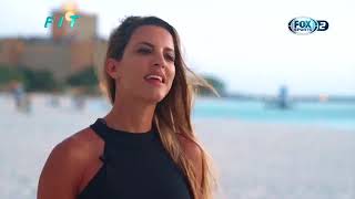 Chicas Fox Sports en tanga en la playa haciendo deporte (2)