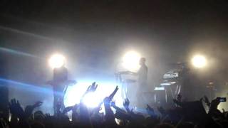 Chemical Brothers - Dissolve (Remix performed by Bloody Beetroots DC77) Live @ the Marquee (in HD)