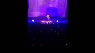 Johnny Rzeznik Sings Iris and Forgets Lyrics!