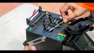 How to do fiber splicing using splicer machine " Live from site "