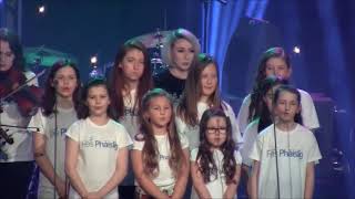 Darby singing at Trad Awards