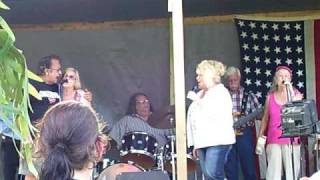 100 2203 Charlotte Cay and Vicki Lee with band and back up singers-dancers