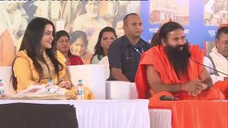 बाबा रामदेव के बेशर्मी भरे बयान। महाराष्ट्र के उप मुख्यमंत्री की पत्नी अमृता।