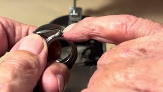 SINGER 500-A HOW TO WIND A BOBBIN PROPERLY, LOAD THE BOBBIN,AND REPLACE THE NEEDLE PLATE (video 525)