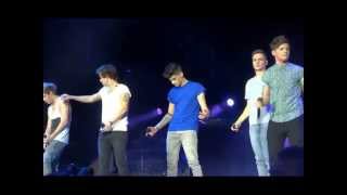 Sexy Zayn Malik Doing Hip Thrust At Concert