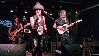 Grand Baton with Lisa Fischer performing "Never too Much"