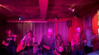 IDIOTS in the CROWD live@KARL, Heidelberg, Germany: Spontaneous jam session with the pub manager.