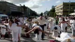 Yoga enthusiasts stretch into record books