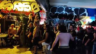 Hoods Live Pit Beast