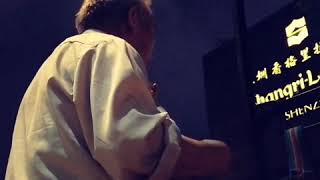 THE LONELY OLD MAN MUSIC ARTIST PLAYING HIS OWN CREATIVE MUSIC. 分享
