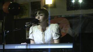 Melinda Ortner singing Maybe at the Seven Stars
