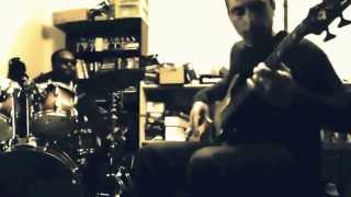 BIG BEAT : repete limmie quitte sa guitare pour un essai batterie : Turn around again