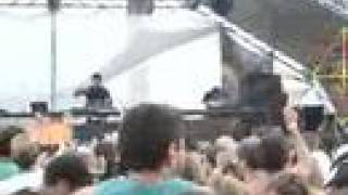 put the fuck music back up !