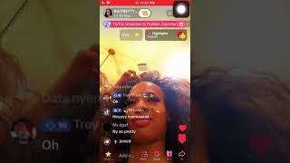 Nia live taking out her hair and dancing