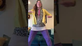 SNACK SINGS RIGHT ROUND(LIKE A RECORD) BY