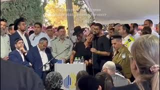 חנן בן ארי שר בכאב בהלווייתו של אורי דנינו ז"ל, שנרצח בשבי חמאסצילום: