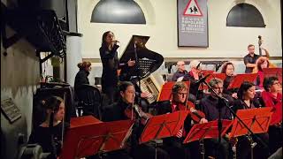 Testaccio Klezmer Orchestra diretta da Gabriele Coen. “Ajde Jano” (tradizionale serbo).