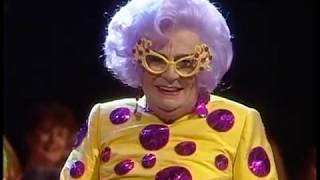 Dame Edna's Neighbourhood Watch S01E03 - Linda's Home