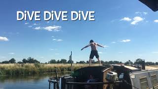 A relaxing day moored near the ‘Five Miles from anywhere “ Pub