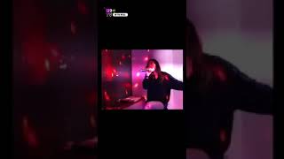 Taeyeon karaoke berasa konser ya guys..
