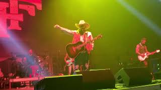 Tyler Farr live Poplar Bluff, MO 12/27/25 ( A guy walks into a bar)