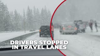 Caught on Camera: People stop on busy highway to put on snow chains