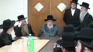 Admor M'Blozov ZT"L speaking to Talmidim of Boyaner Yeshiva