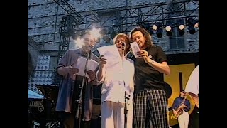 Cocciante, Ron, Antonacci, Arbore, Telesforo cantano Azzurro ad Umbria Jazz Festival (1996)