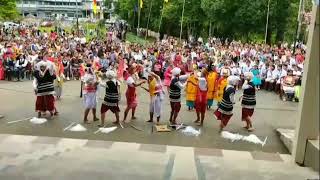 Ka jingshad leh burom ia i Bishop Victor Lyngdoh da ki postulants & Aspirants Auxillium, Nongpoh