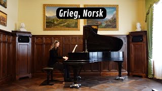 Coco 820 - Grieg, Norsk op. 12/6 (at Grieg Begegnungsstätte)