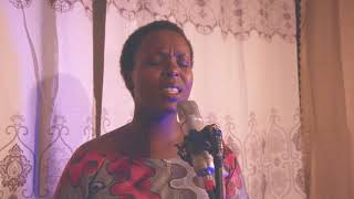 IGITARaMO Yvette akoranye na bakozi b'Imana kibafashe