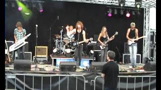 Skip The Intro - Another Brick In The Wall Live at Bradelier