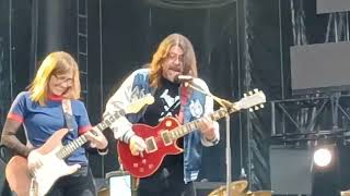 The Breeders feature Dave Grohl for a cover of the The Pixies "Gigantic" at Harvey's in Lake Tahoe.