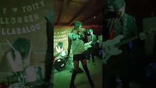 Fangbanger - Artificial Flowers (Live at Halloween Hullabaloo)
