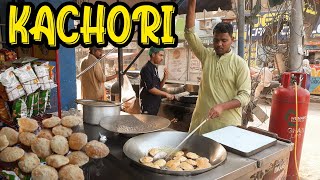 20 /- RS ONLY 😱 YOUNG MAN SELLING DESI  CRISPY KACHORI | STREET FOOD PAKISTAN