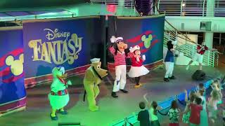 Disney Fantasy - Dance Party with the classics - Goofy’s got moves!