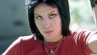 JOAN JETT / THE RUNAWAYS - Rare Photos / I love playing with fire