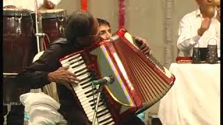 03 03 DHIRE DHIRE CHAL LOVE MARRIAGE SUMIT MITRA on ACCORDION & SURESH YADAV on WESTERN FLUTE